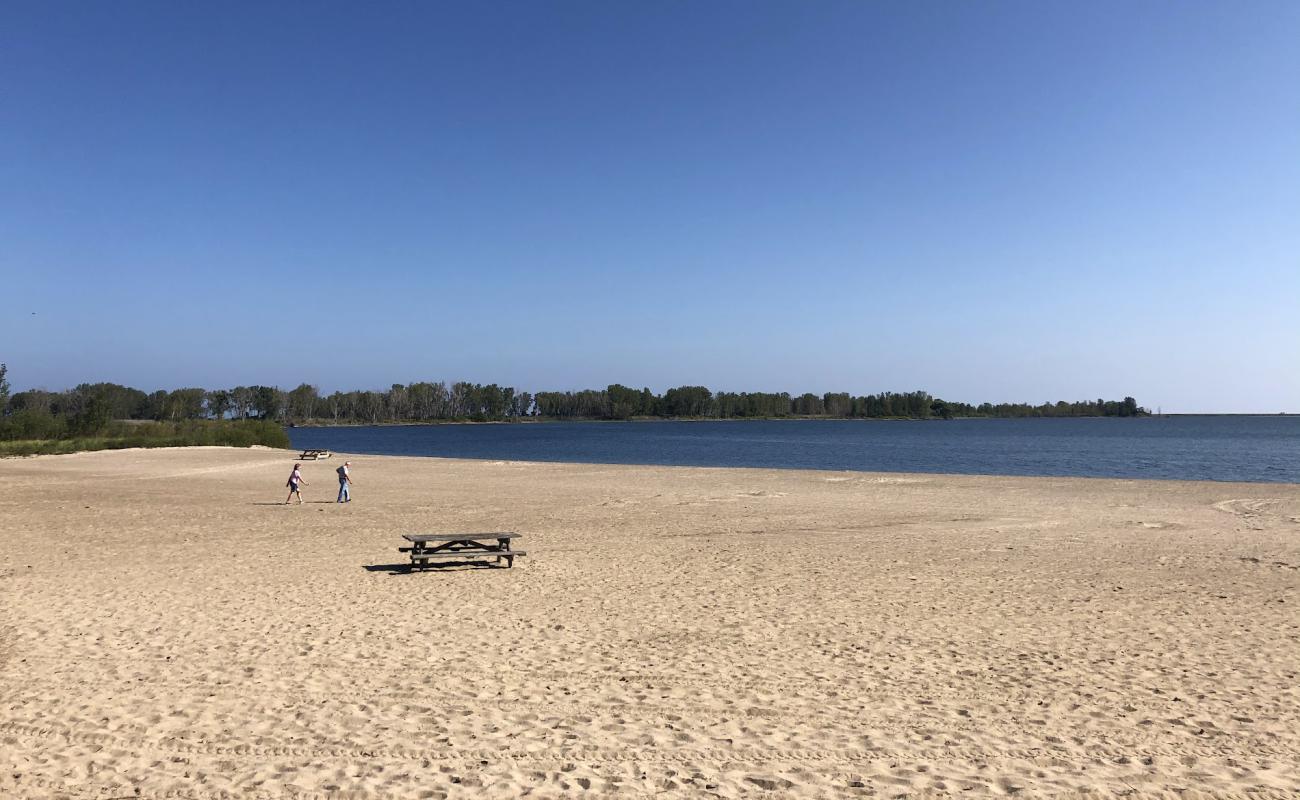 Photo de Presque Isle Erie Beach avec sable lumineux de surface