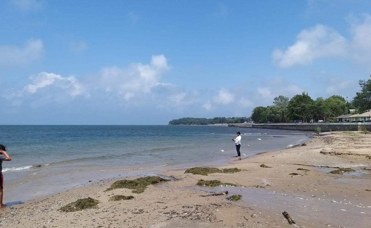 Photo de Dunkirk Beach avec sable beige de surface