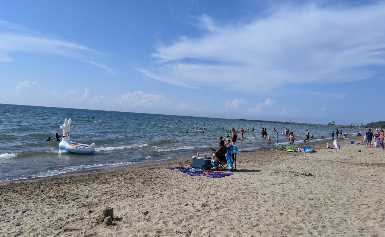 Photo de Sunset Bay Beach avec sable lumineux de surface