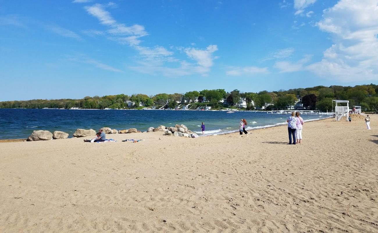 Photo de Fontana Beach avec sable lumineux de surface