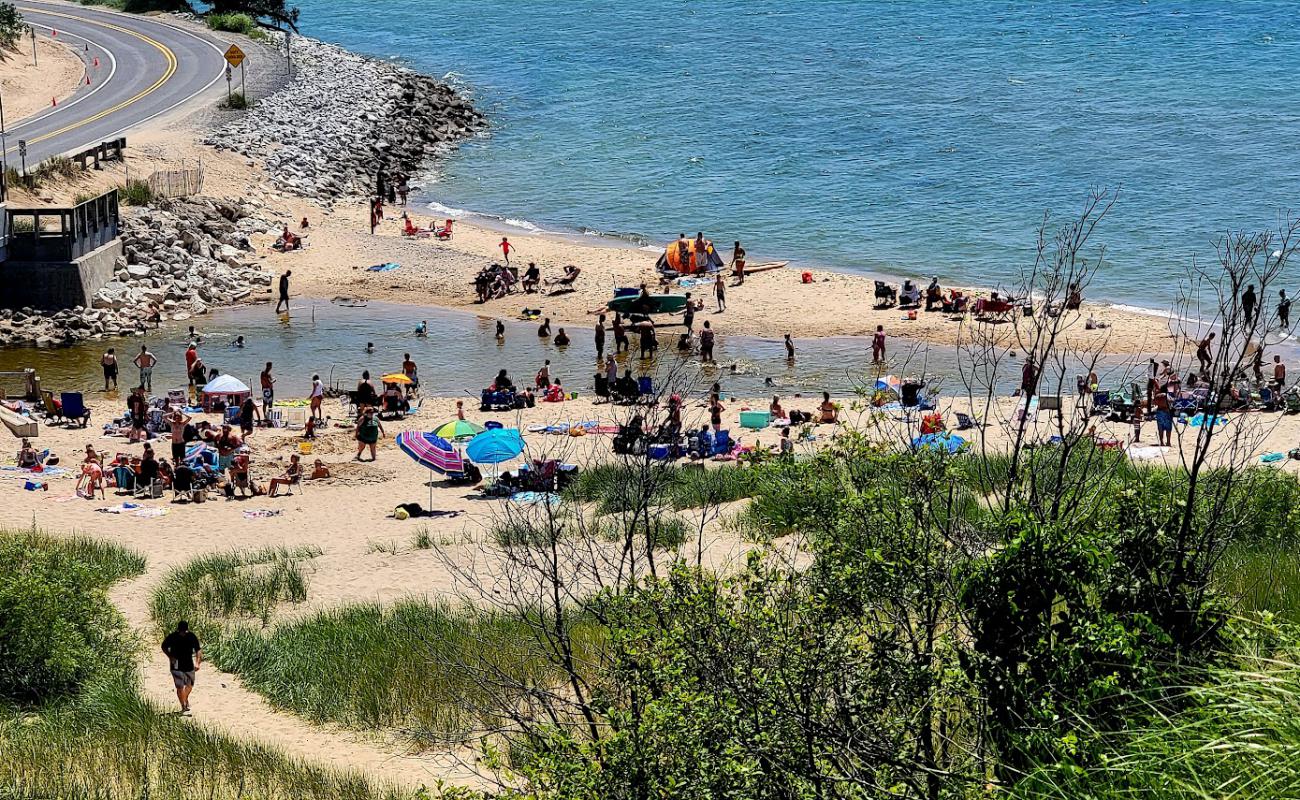 Photo de Duck Lake Beach avec sable fin et lumineux de surface