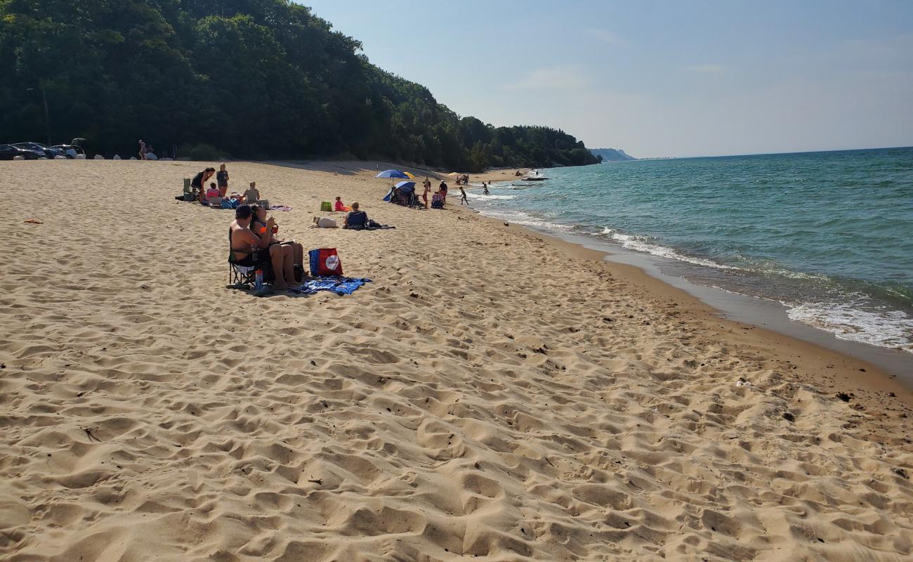 Photo de Buttersville Beach avec sable lumineux de surface