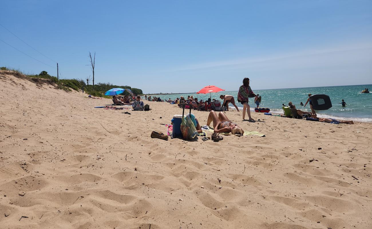 Photo de Arcadia Beach avec sable lumineux de surface