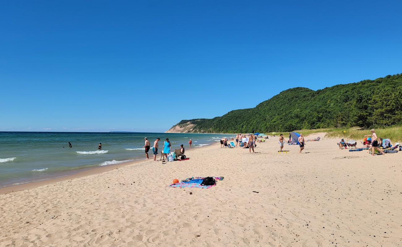 Photo de Esch Beach avec sable lumineux de surface