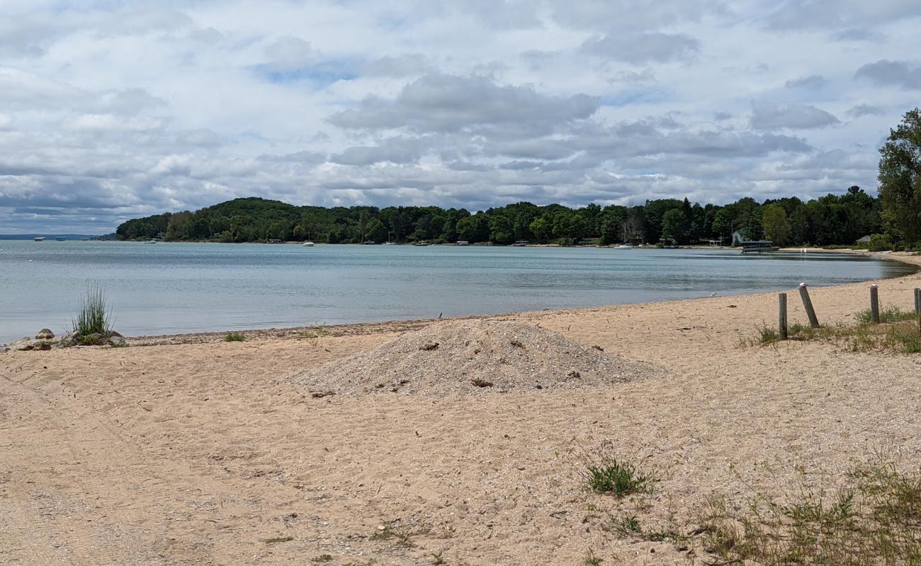 Photo de Haserot Beach avec sable beige de surface