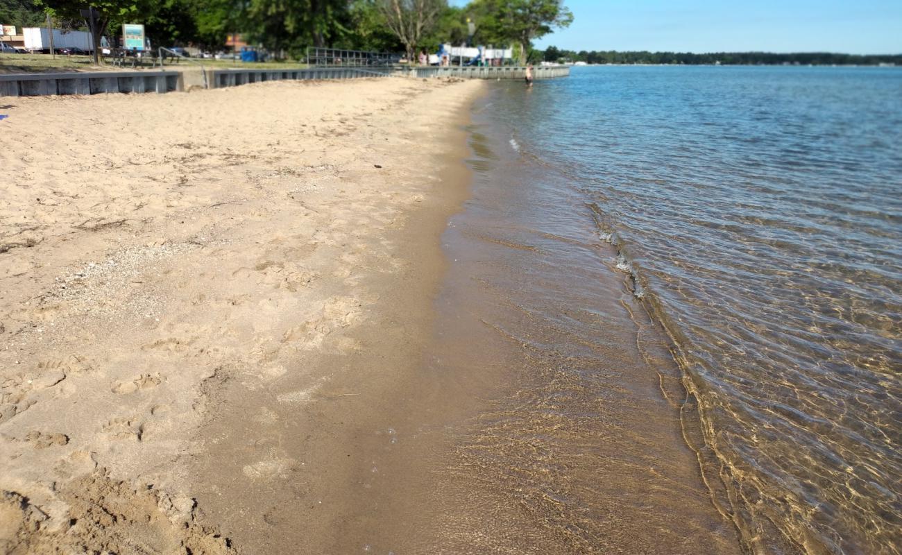 Photo de Traverse City State Park Beach avec sable lumineux de surface