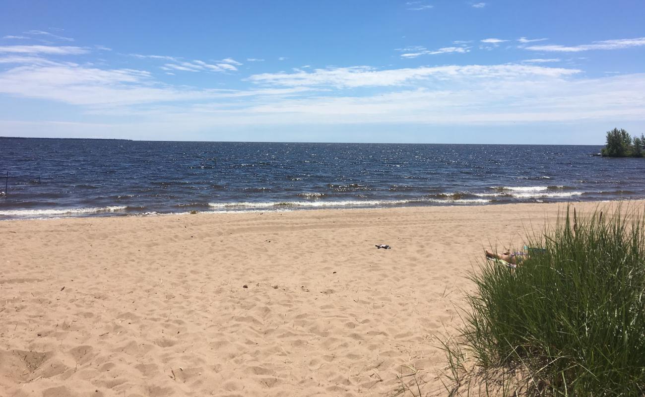 Photo de Escanaba Municipal Beach avec sable lumineux de surface