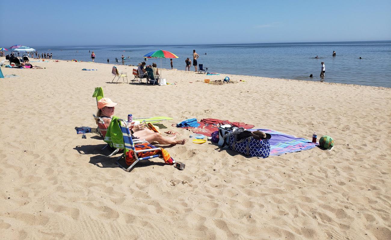 Photo de Neshotah Beach avec sable beige de surface