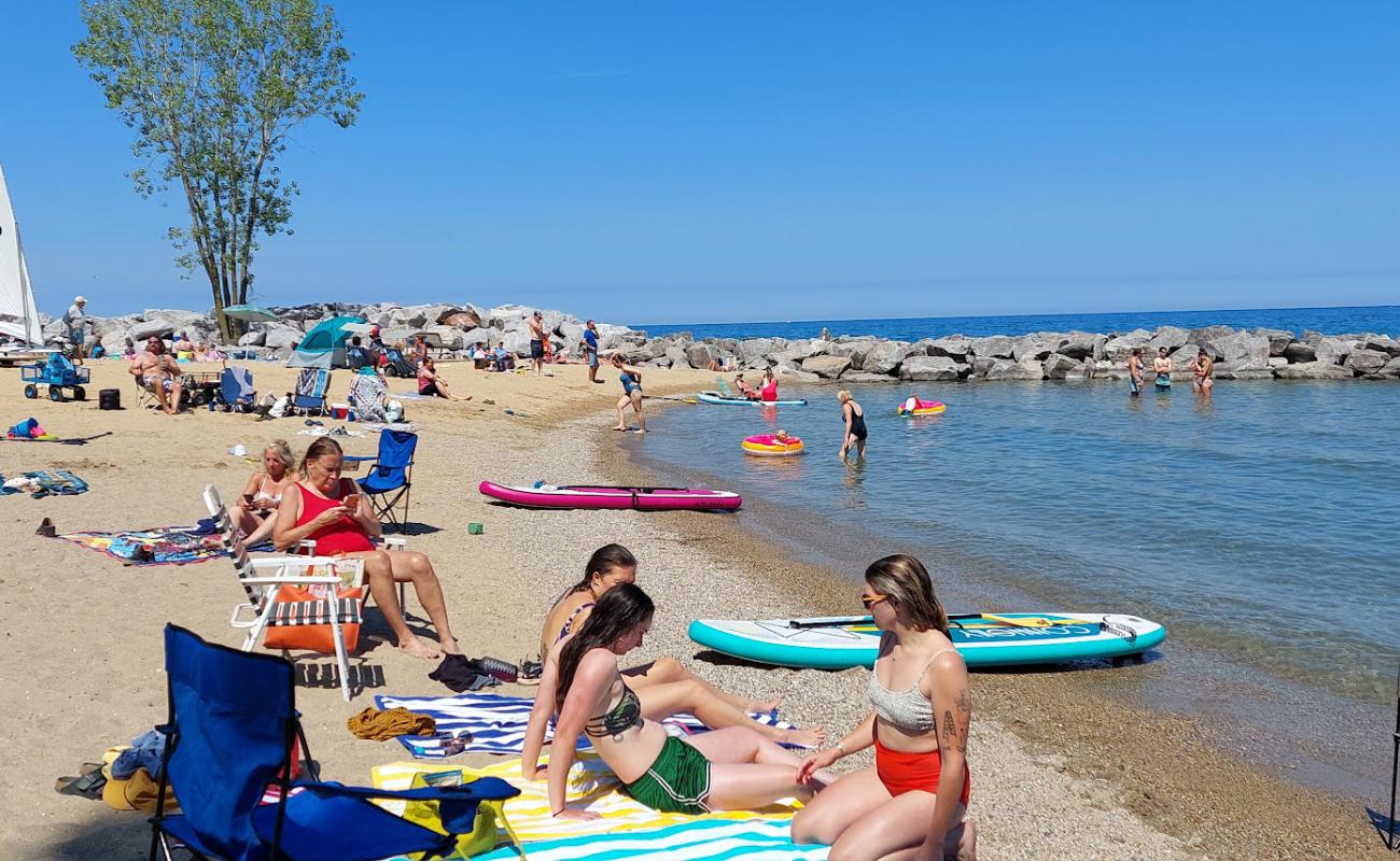 Photo de Lake Bluff Beach avec petits galets beige de surface