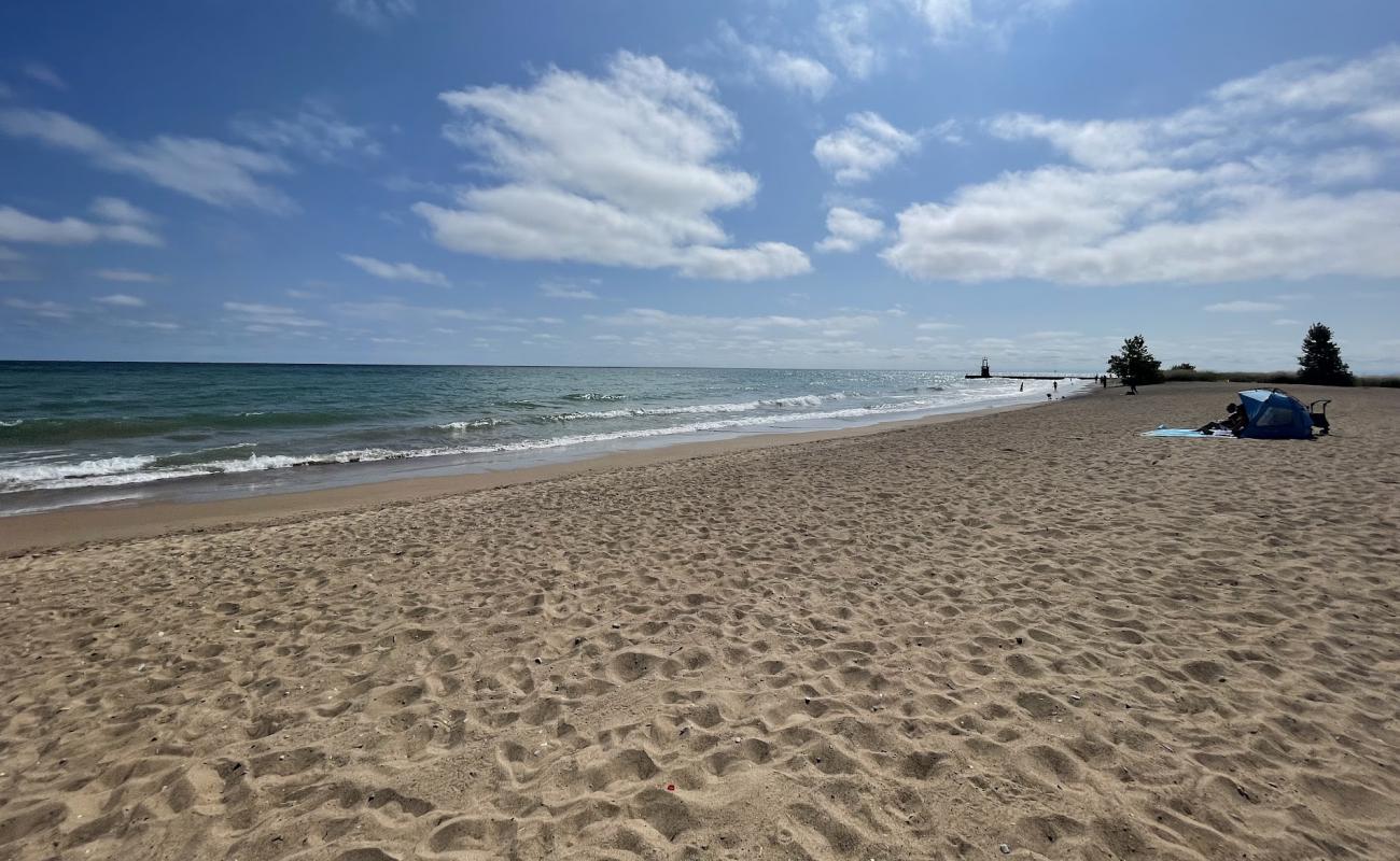 Photo de Loyola Beach avec sable lumineux de surface