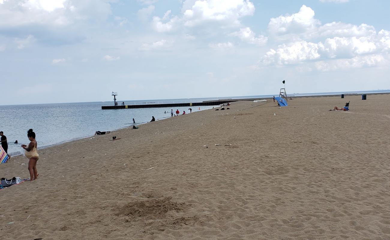 Photo de Oakwood Beach avec sable lumineux de surface