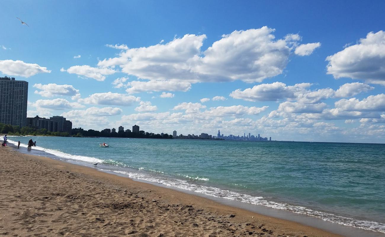 Photo de Rainbow Beach avec sable lumineux de surface