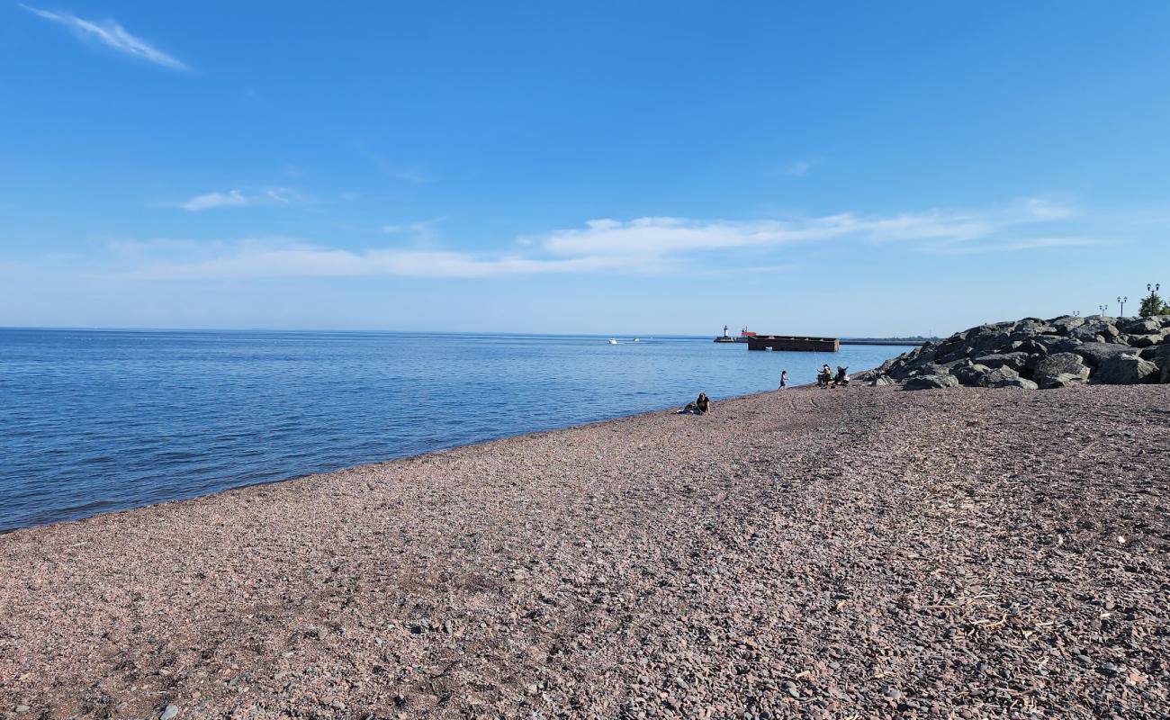 Photo de Lakewalk Beach avec caillou brun de surface