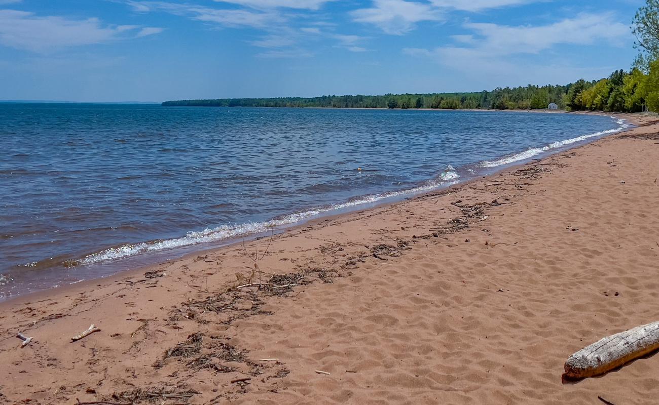 Photo de Friendly Valley Beach avec sable lumineux de surface