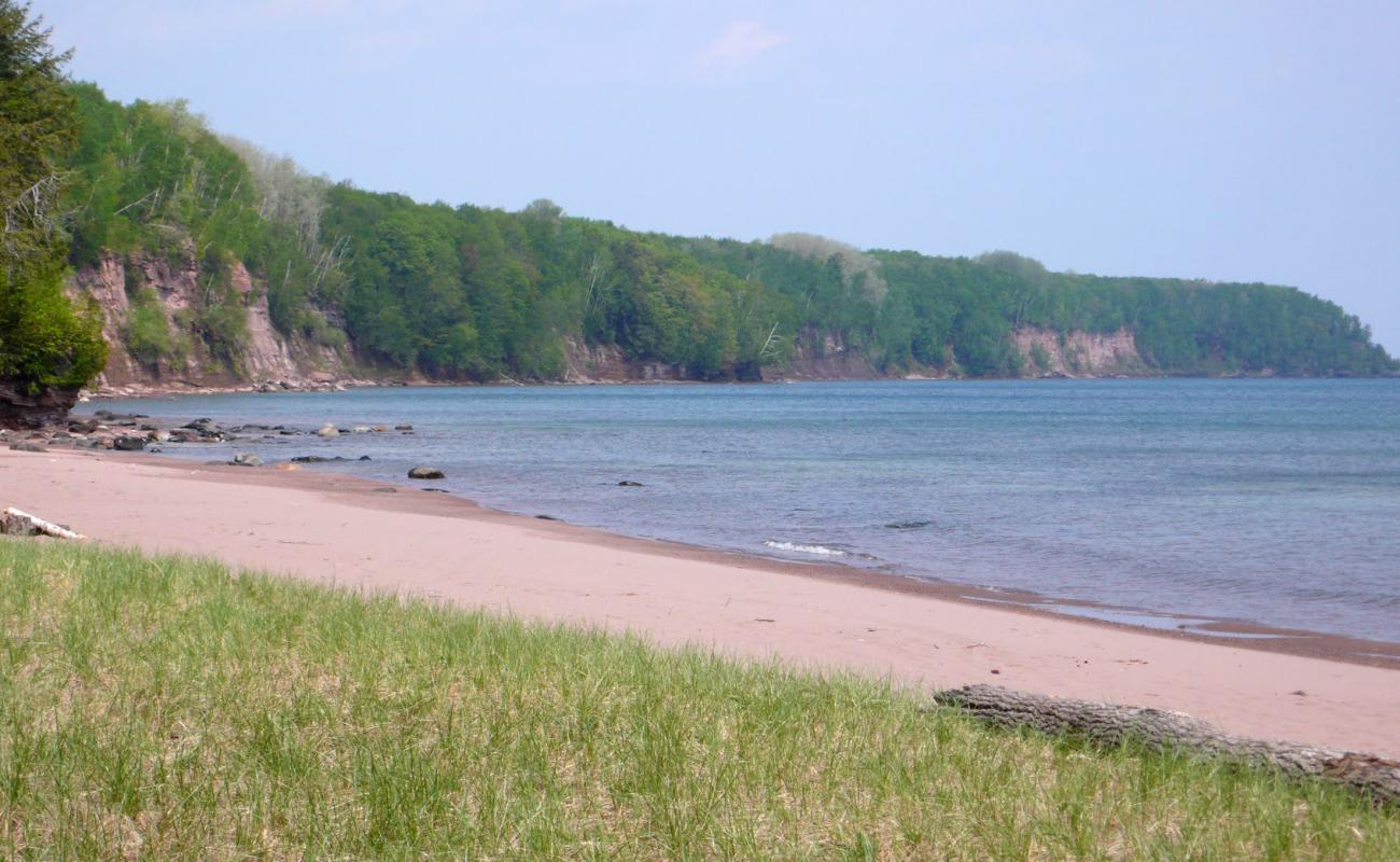 Photo de Squaw Beach avec sable lumineux de surface