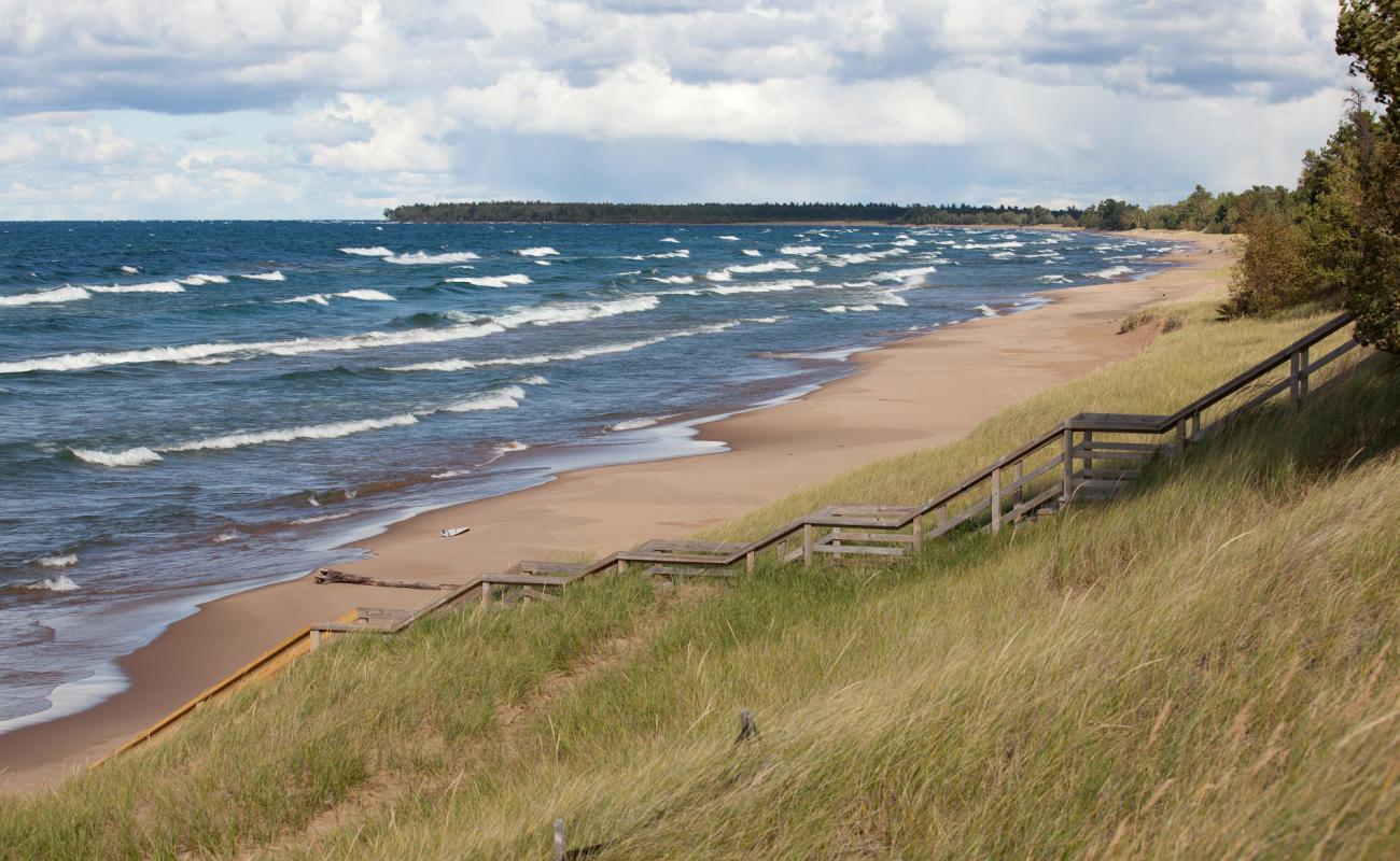 Photo de Lake Superior Beach avec sable lumineux de surface