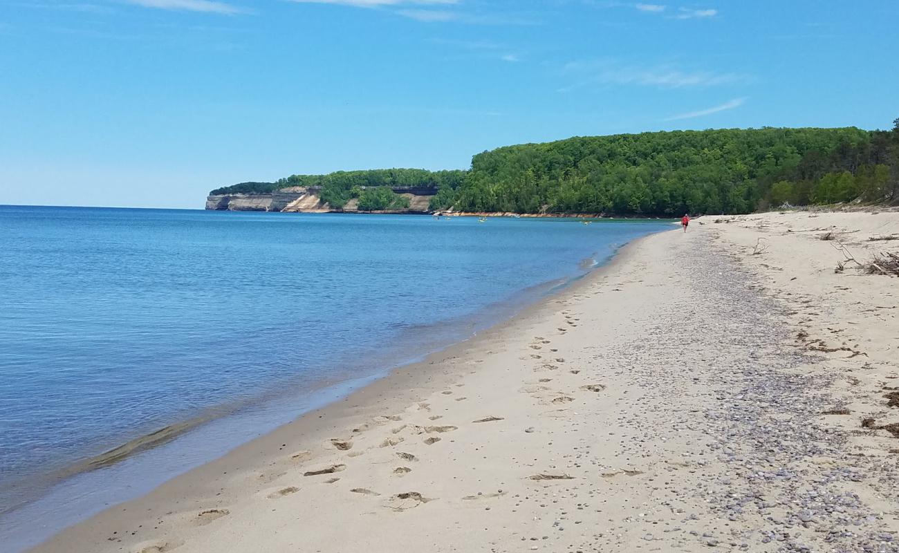 Photo de Miners Beach avec sable lumineux de surface