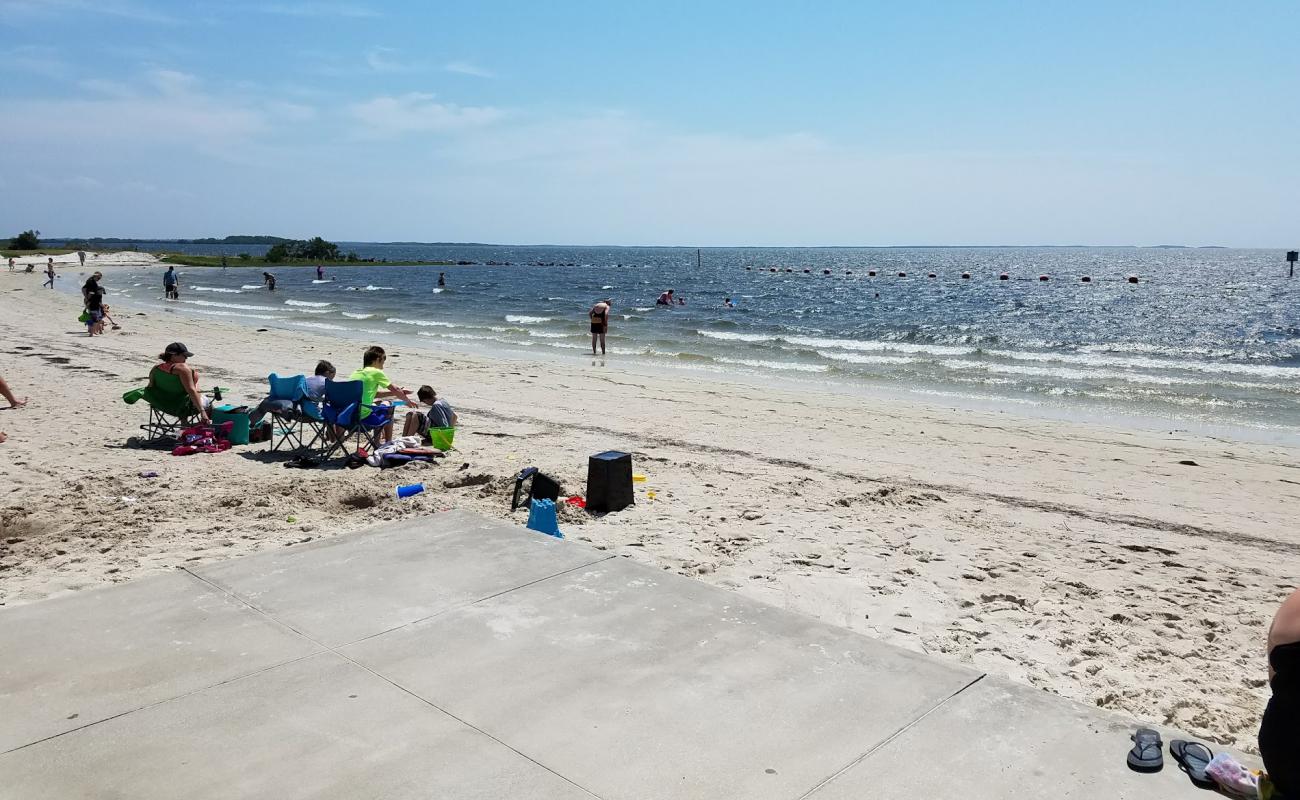 Photo de Fort island beach avec sable blanc de surface