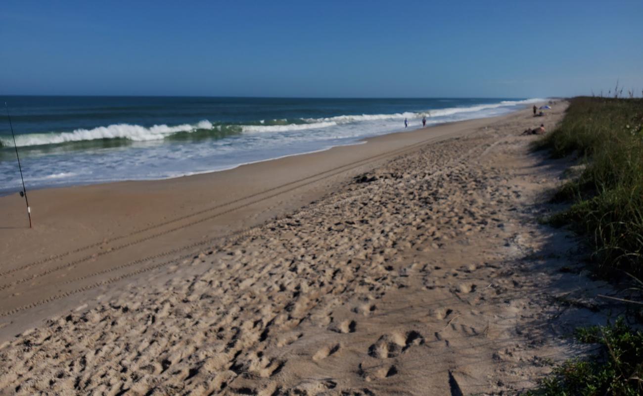 Photo de Titusville beach avec sable lumineux de surface