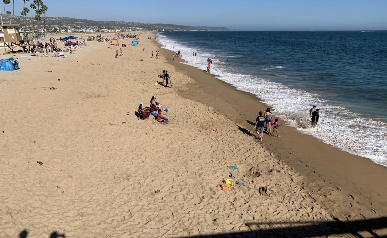 Photo de Plage de Balboa avec sable fin et lumineux de surface