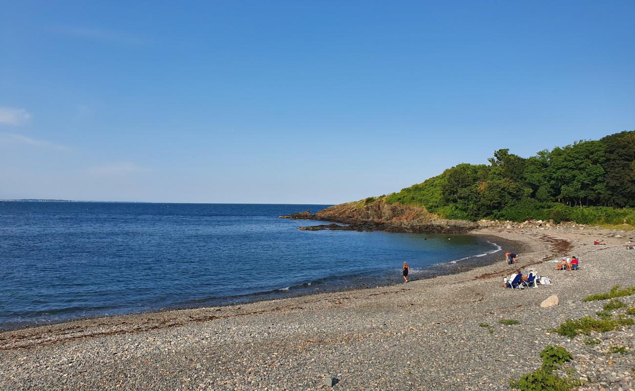 Photo de Canoes Beach avec galets beige de surface