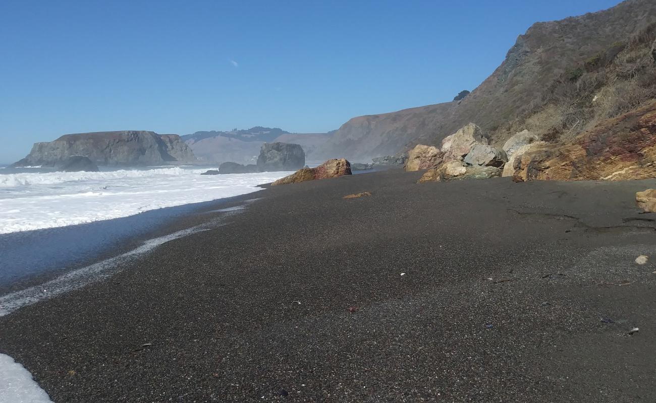 Photo de Blind Beach avec sable gris de surface