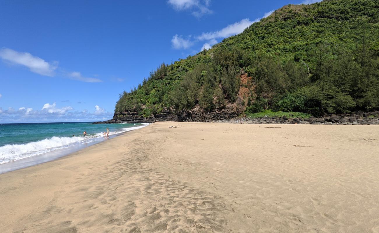 Photo de Hanakapiai Beach avec sable lumineux de surface