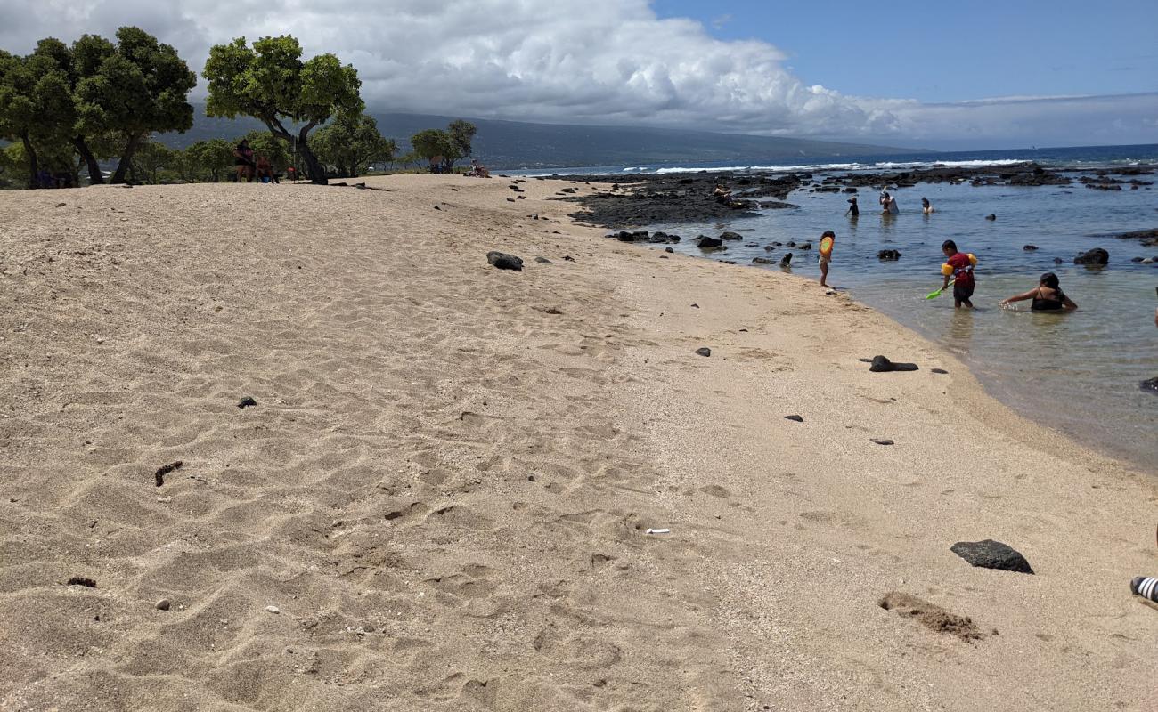 Photo de Kailua Kona Beach avec sable lumineux de surface