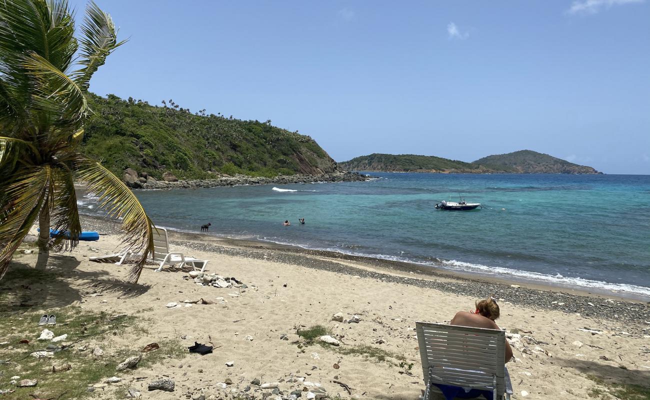 Photo de Dorothea beach avec sable clair avec caillou de surface