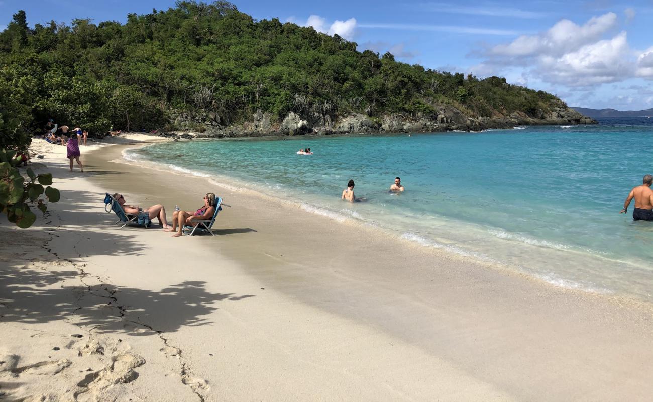 Photo de Jumbie beach avec sable beige fin de surface