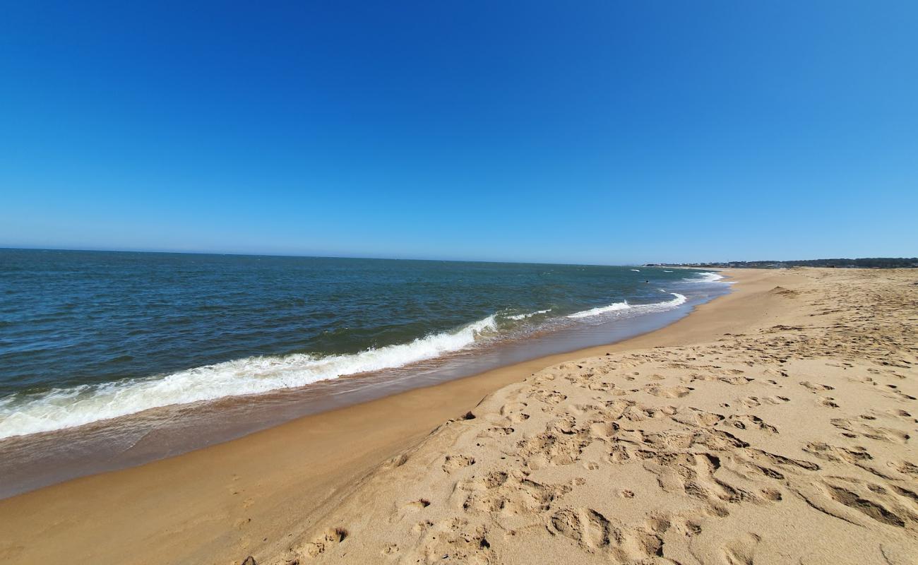 Photo de Bikini Beach avec sable lumineux de surface