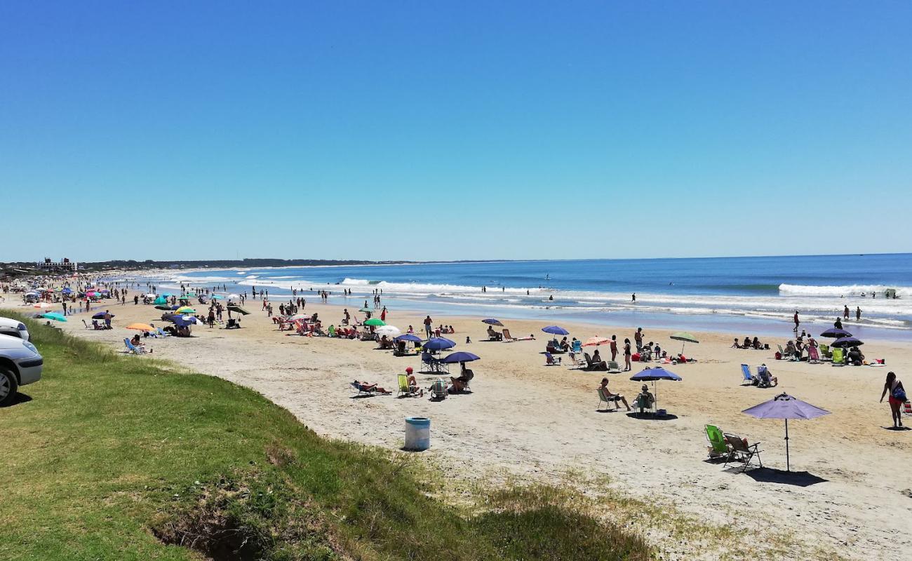Photo de La Aguada Beach avec sable beige de surface