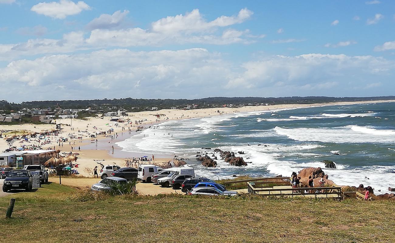 Photo de Punta Rubia Beach avec sable beige de surface