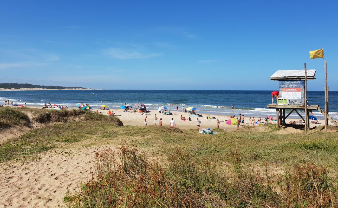 Photo de Grande Beach avec sable beige de surface