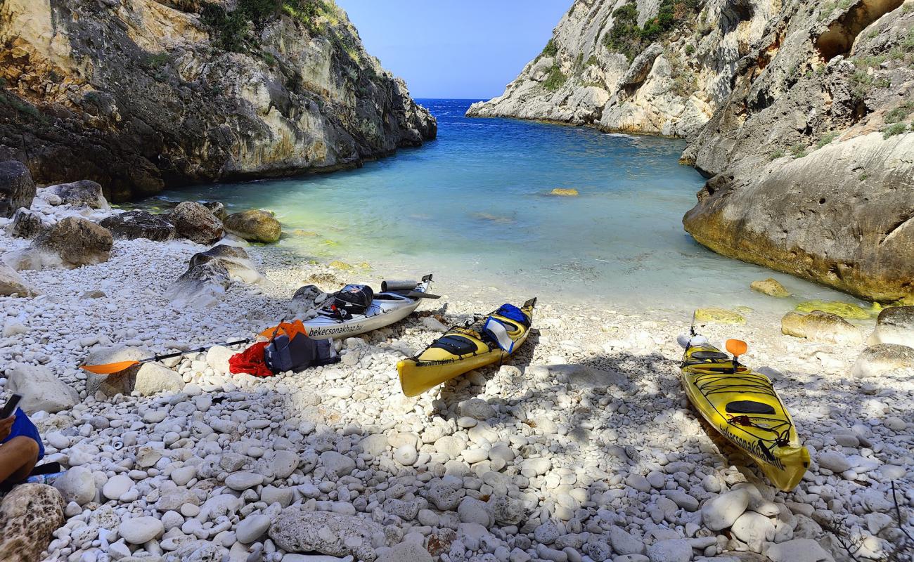 Photo de Gjiri i Mergimit avec terrain rocheux de surface