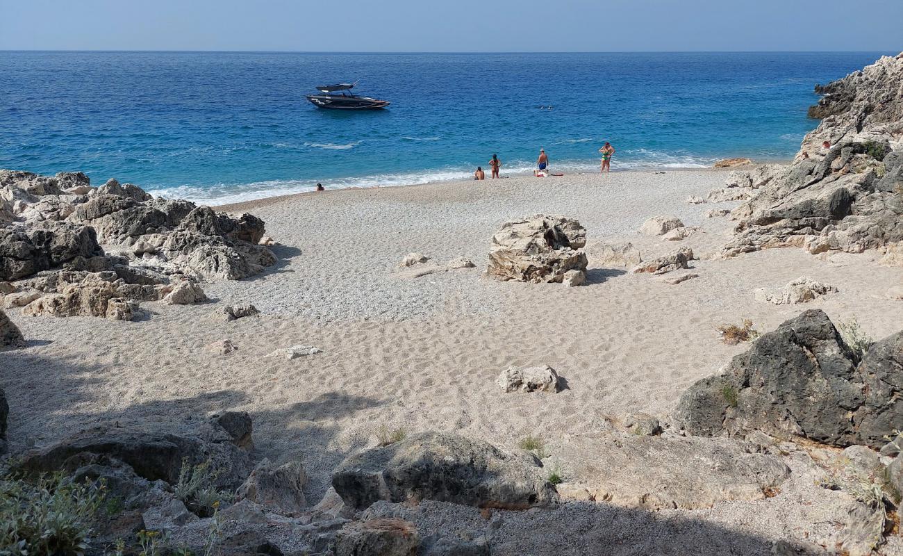 Photo de Celestina Beach avec petits galets gris de surface
