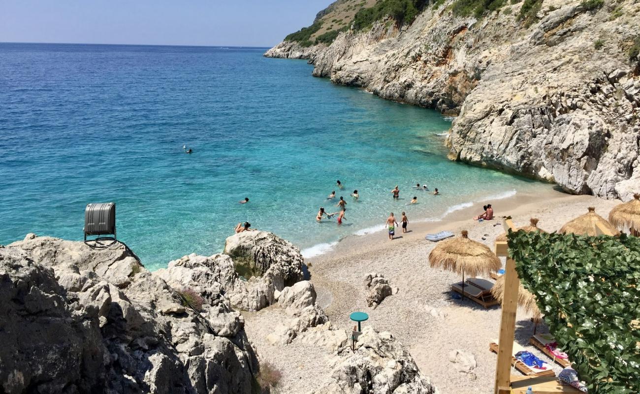 Photo de Wave Bay avec galets gris de surface