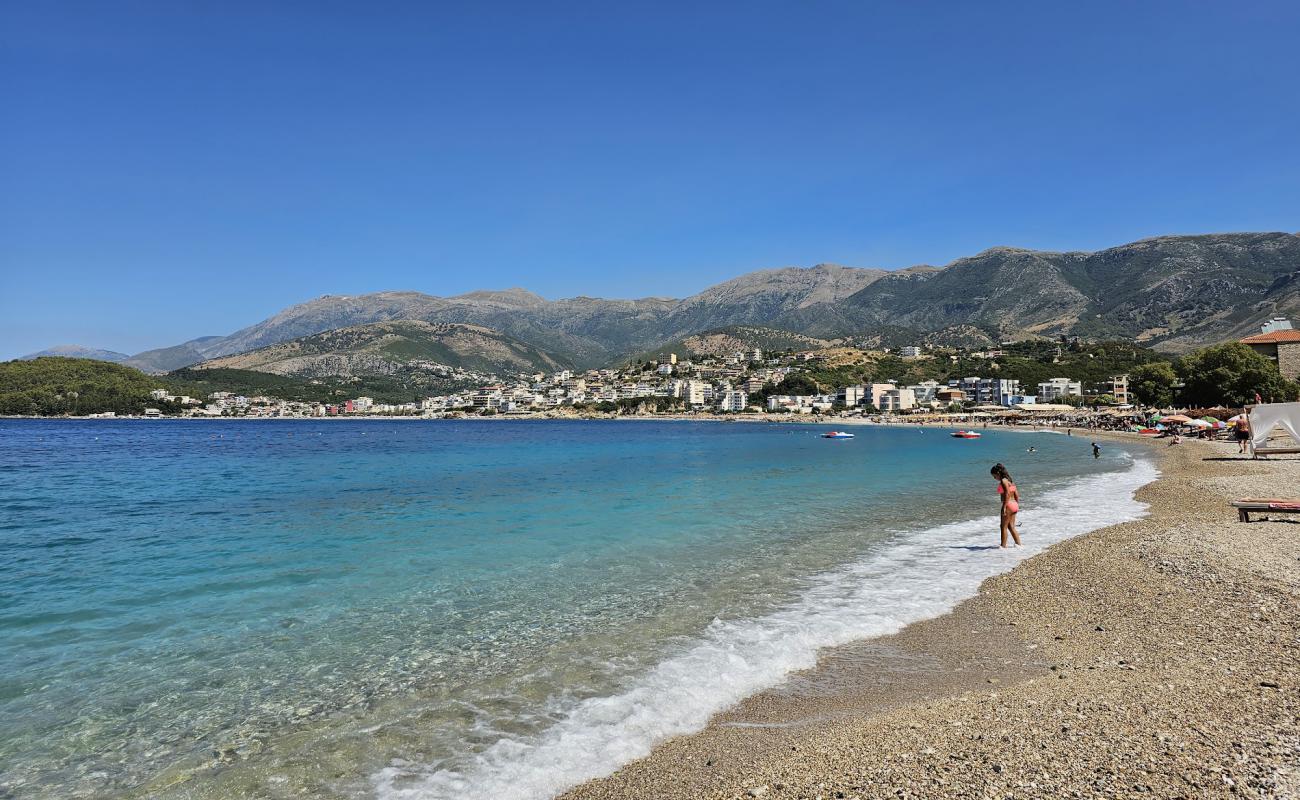 Photo de Potami Beach avec sable beige & galets de surface