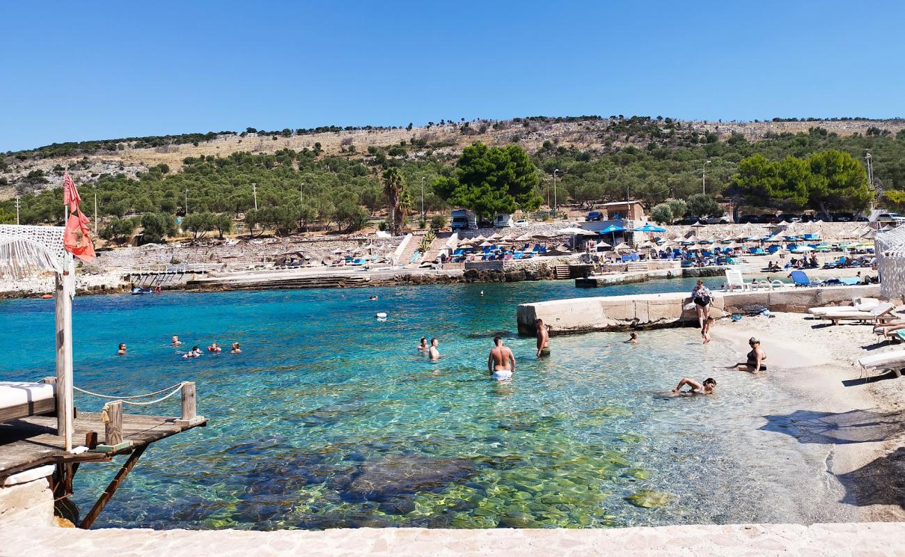 Photo de Foga Beach avec petits galets beige de surface