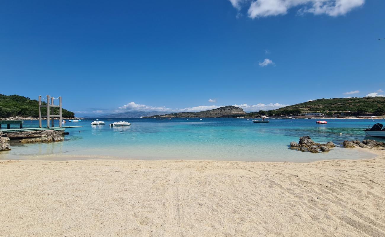 Photo de Rilinda Beach avec sable beige de surface
