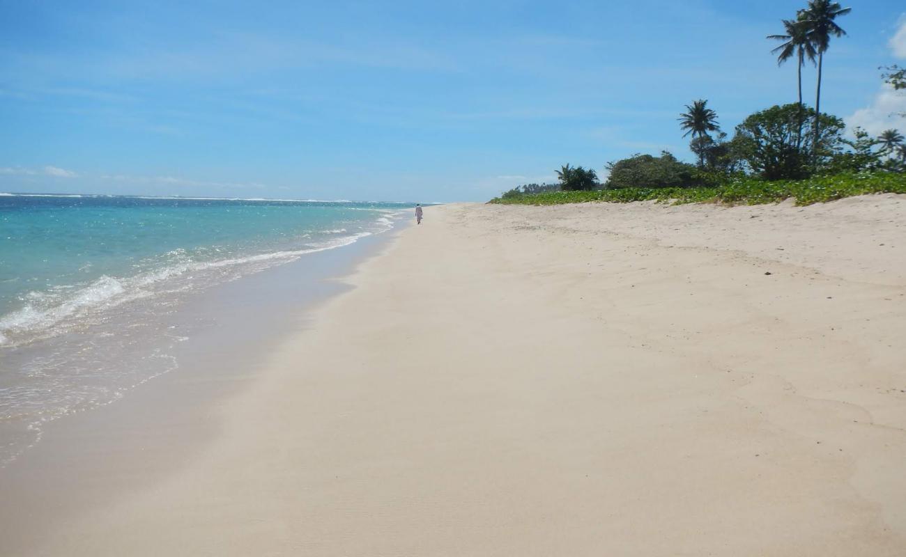 Photo de Lotofago Beach avec sable fin et lumineux de surface