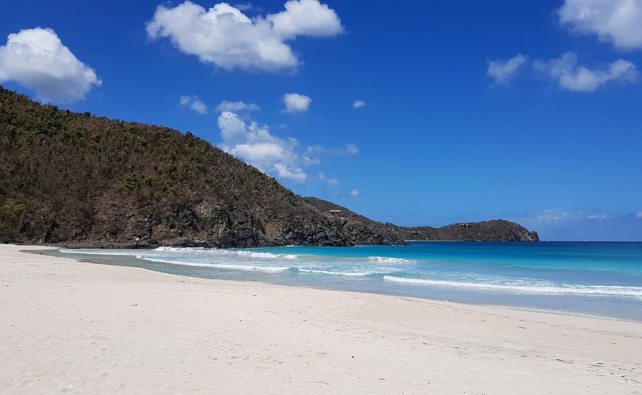 Photo de Josiah's Bay beach avec sable fin et lumineux de surface