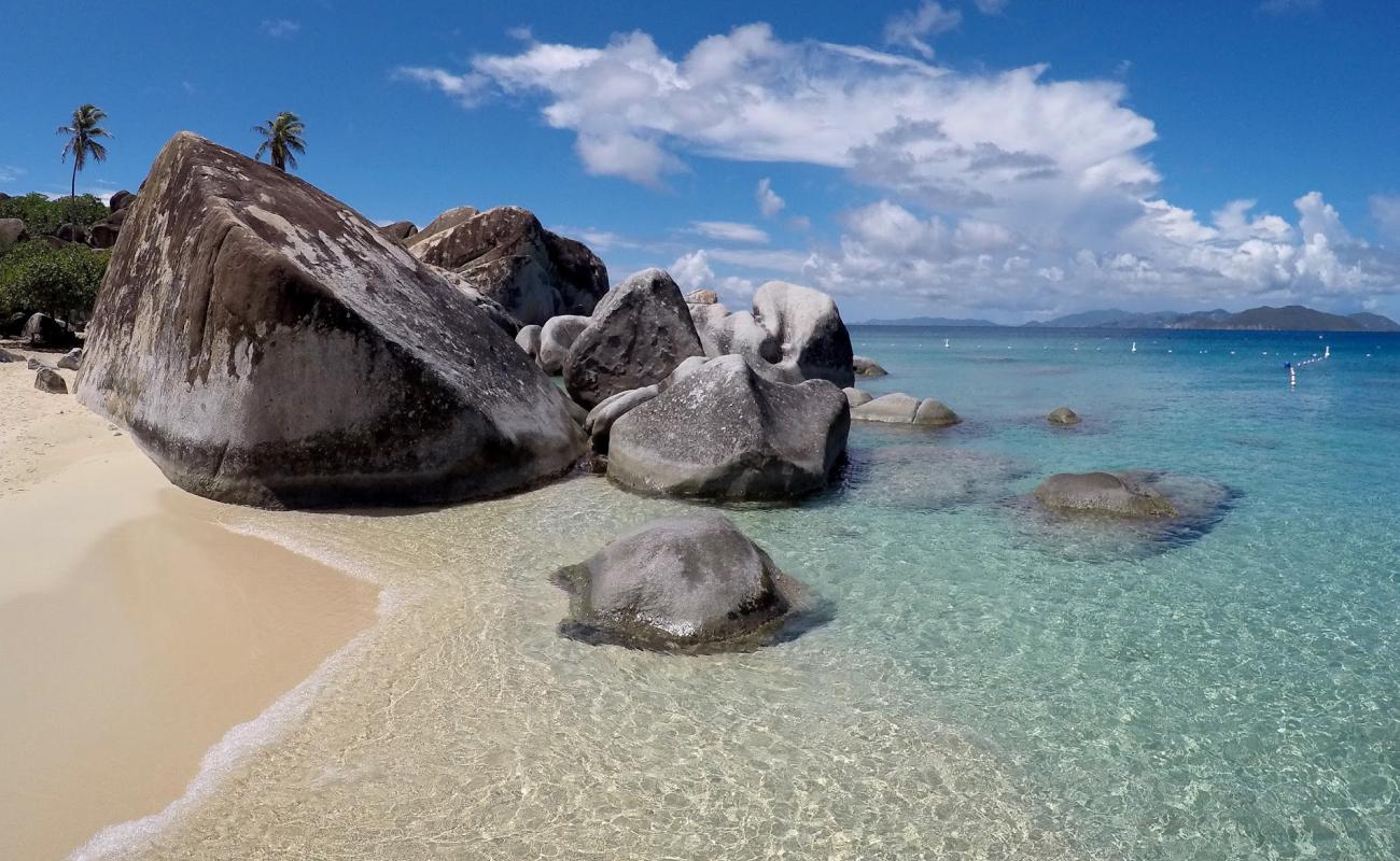 Photo de The Baths beach avec sable fin et lumineux de surface