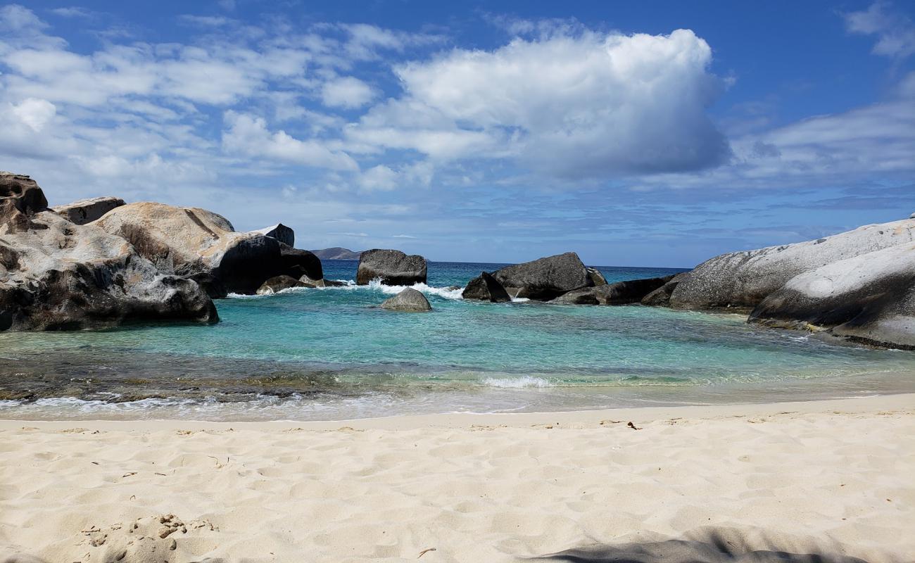 Photo de Sandy Bottom beach avec sable fin et lumineux de surface