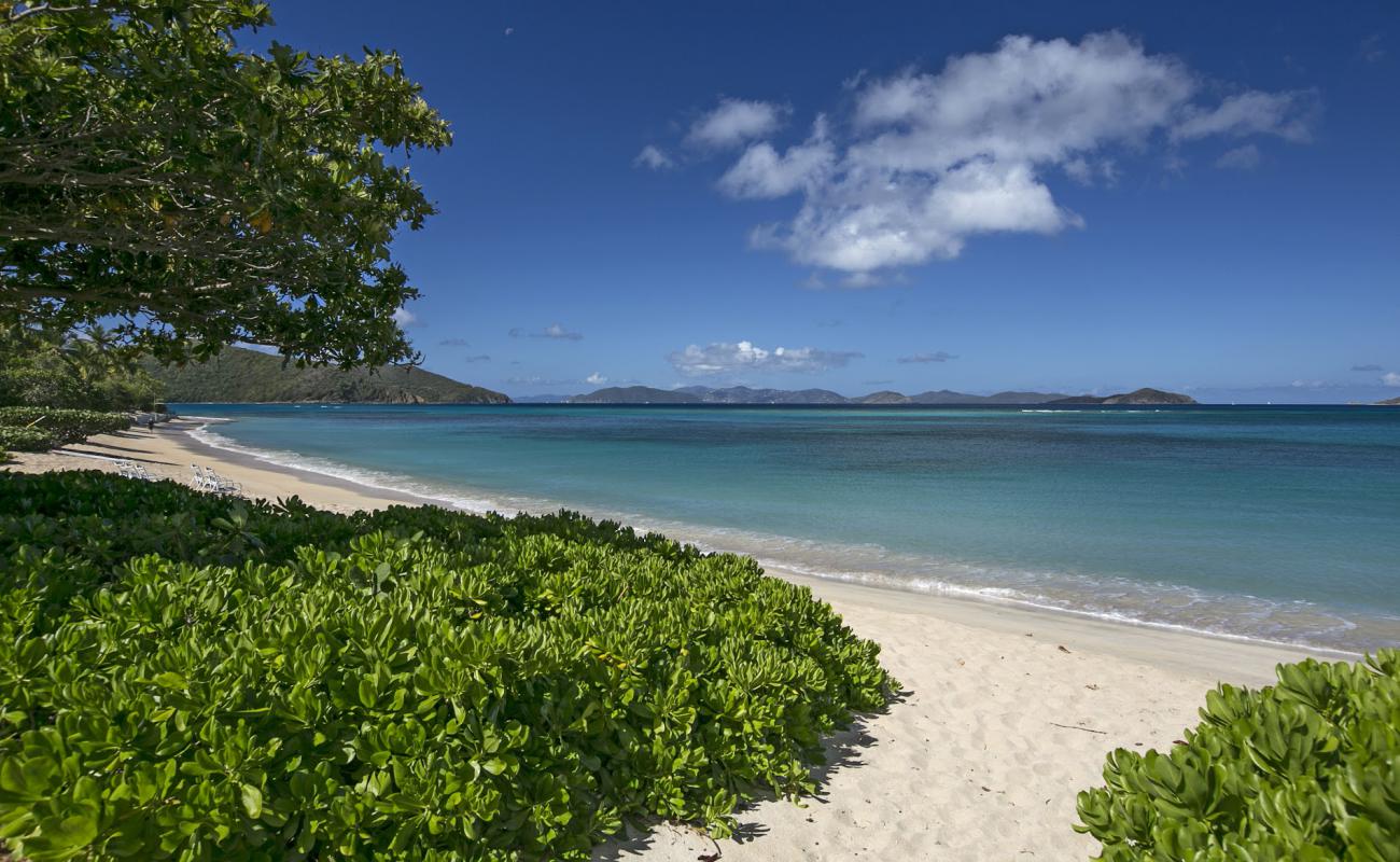 Photo de Plage du Lagon bleu avec sable fin et lumineux de surface