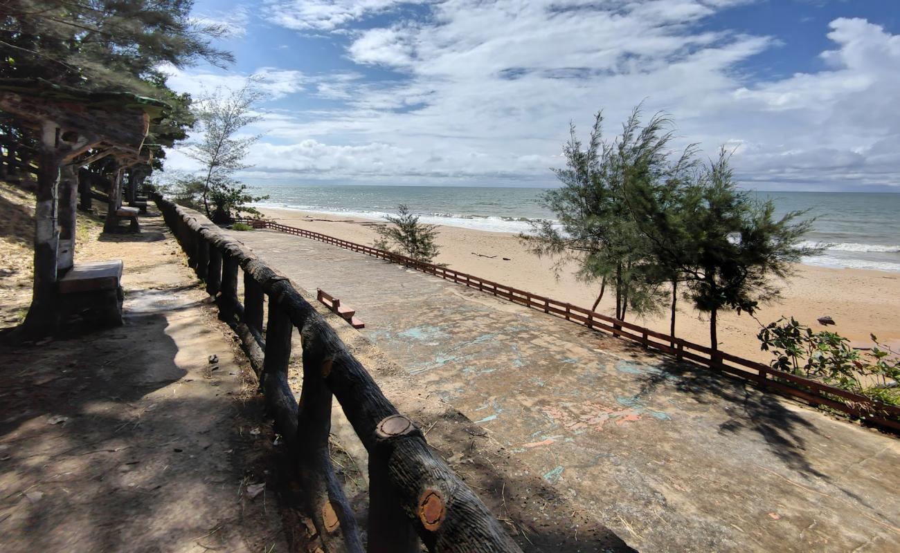 Photo de Berakas Beach avec sable beige de surface