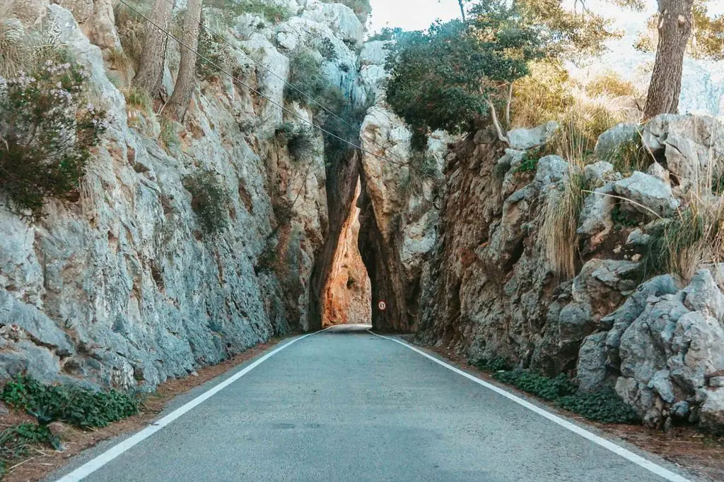 Tunnel rocheux