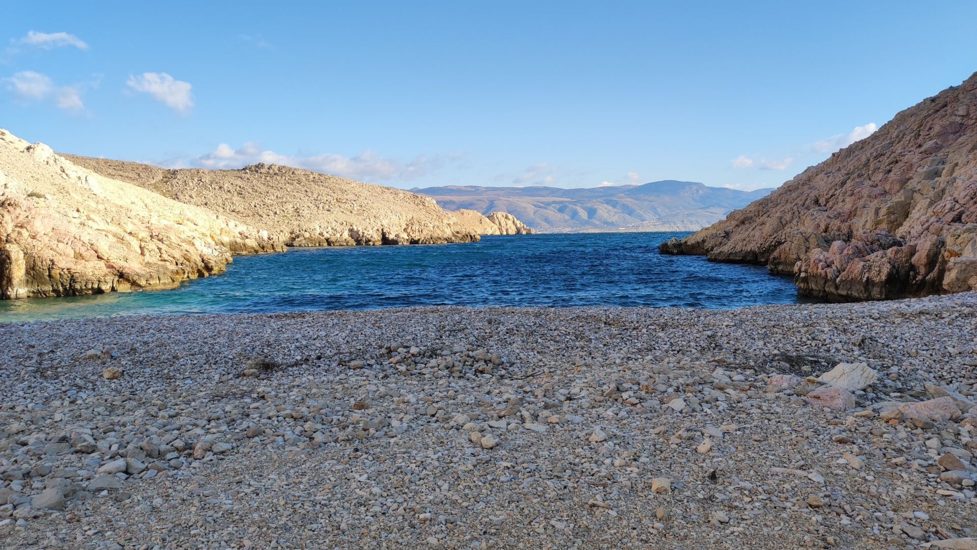 Photo de Konjska beach et ses beaux paysages