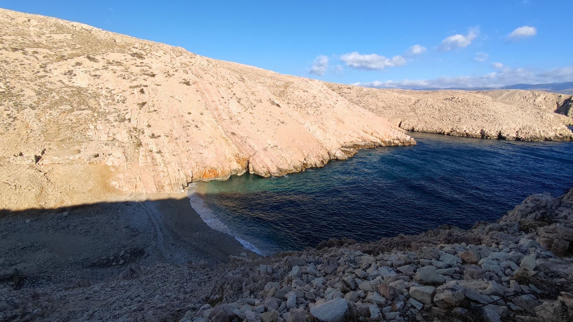 Photo de Konjska beach situé dans une zone naturelle