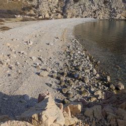 Photo de Uvala Vela Draga avec l'eau cristalline de surface